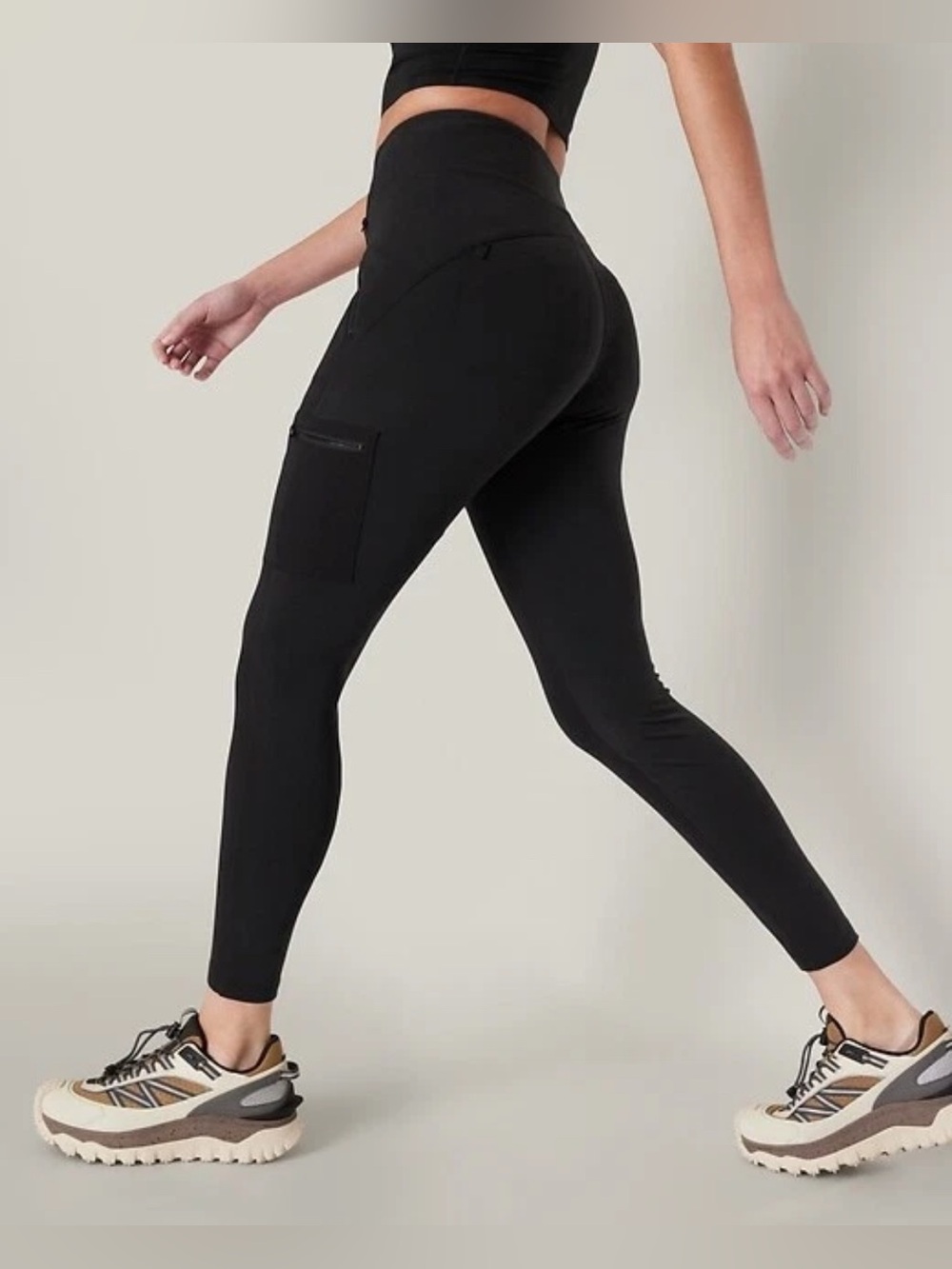 Athleta Headlands Hybrid Cargo Tight Women’s Size 10 Black Athletic Pants